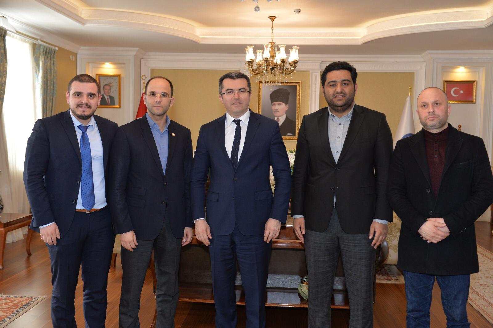 Yeni Siyaset Platformu Başkanı Faik Tunay ve Yönetim Kurulu Üyeleri Muhammed Ali Karakaş ve Yusuf Hacıcaferoğlu Erzurum Valisi Okay Memiş’i makamında ziyaret ettiler